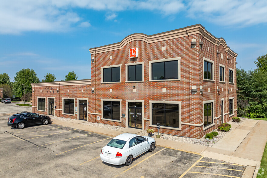 1526 S Commercial St, Neenah, WI for sale - Building Photo - Image 1 of 15