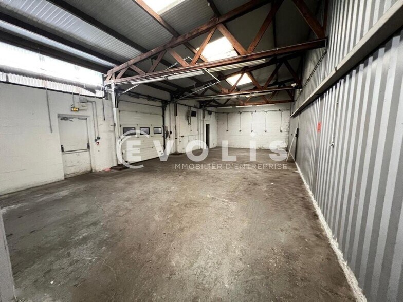 Light Industrial in Wissous to rent - Interior Photo - Image 2 of 7