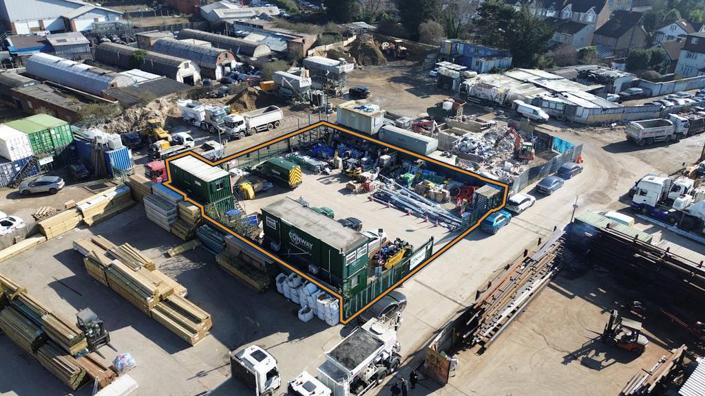 Trout Rd, West Drayton to rent Building Photo- Image 1 of 13