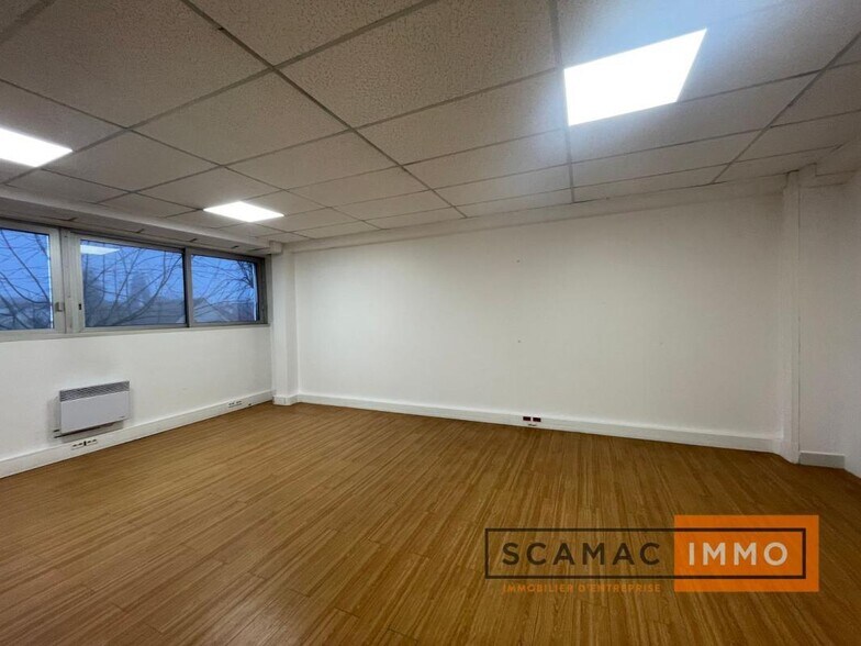 Industrial in Igny to rent - Interior Photo - Image 2 of 6