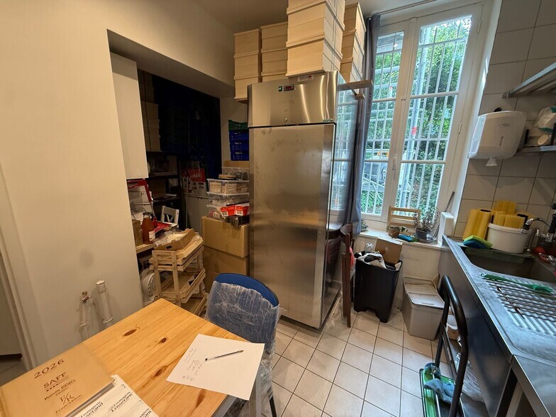 Retail in Paris to rent - Building Photo - Image 2 of 8
