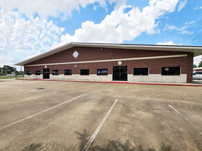 11101-11109 Cutten Rd, Houston, TX for rent Building Photo- Image 1 of 1