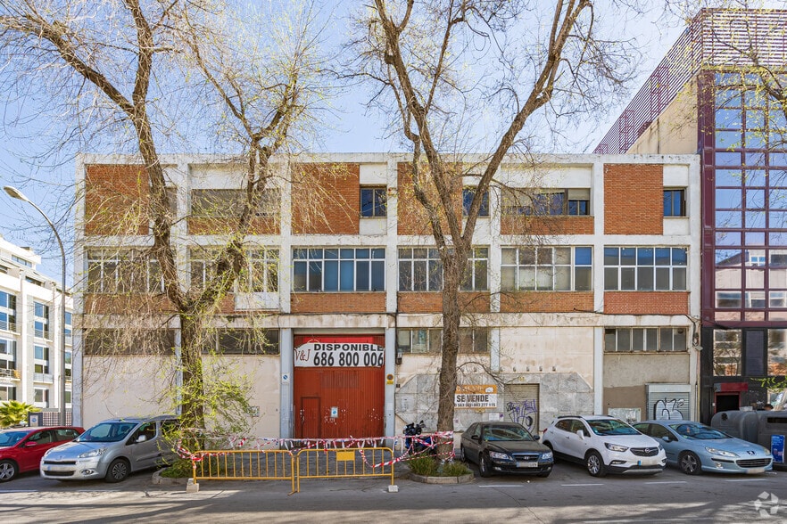 Calle Miguel Yuste, 33, Madrid, Madrid for sale - Building Photo - Image 2 of 10