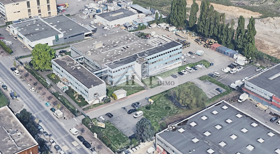 Industrial in Garges-lès-Gonesse for sale - Aerial - Image 2 of 9