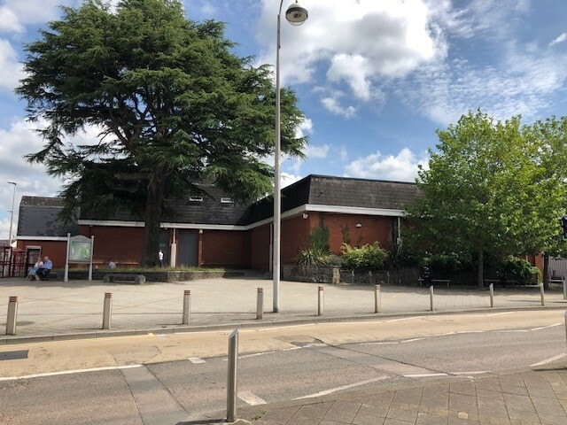 19 College St, Ammanford to rent - Building Photo - Image 3 of 4