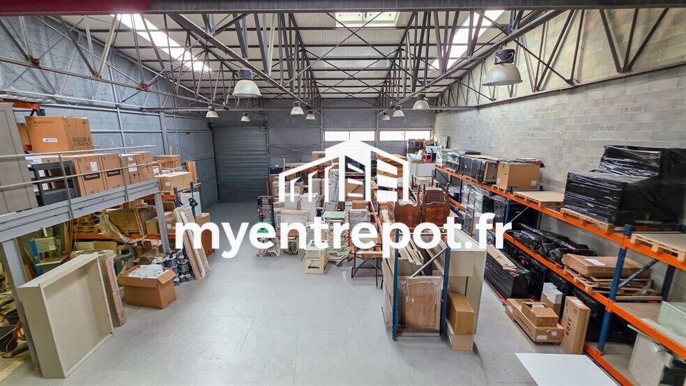 Light Industrial in Marseille to rent - Interior Photo - Image 1 of 6