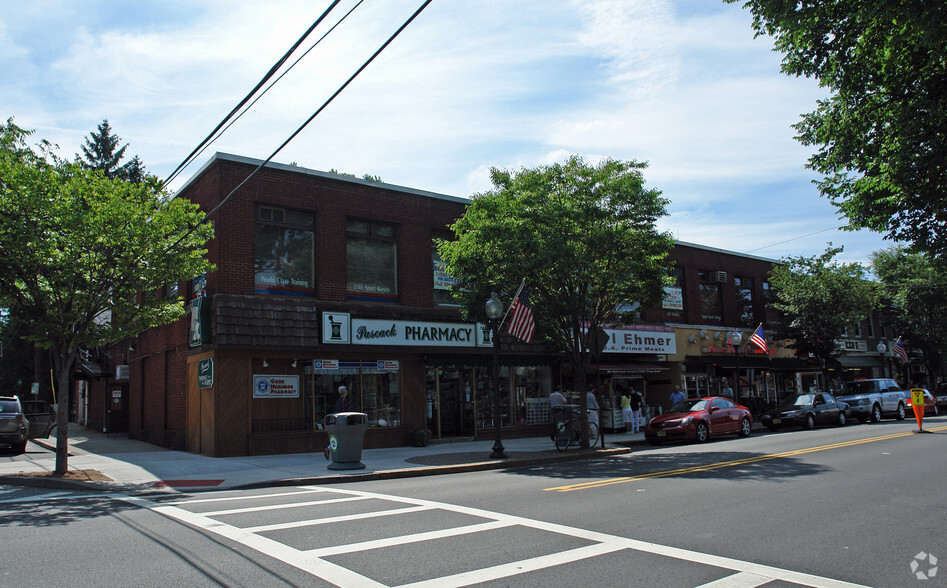 118-124 Broadway, Hillsdale, NJ for rent - Primary Photo - Image 1 of 3