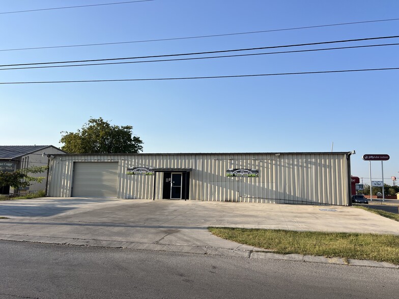 118 Trade Center Dr, New Braunfels, TX for rent - Building Photo - Image 1 of 18