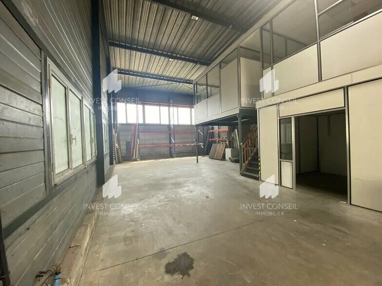 Office in Le Plessis-Bouchard to rent - Primary Photo - Image 3 of 16