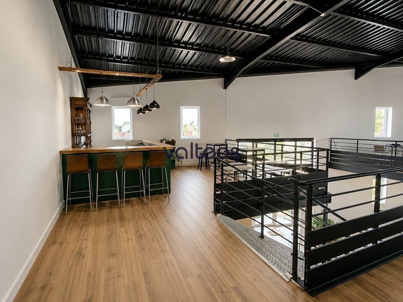 Light Industrial in Toulouse to rent - Interior Photo - Image 2 of 4