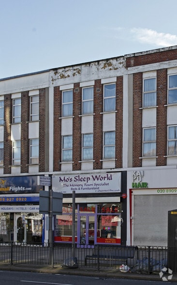221 Kenton Rd, Harrow to rent - Primary Photo - Image 1 of 5