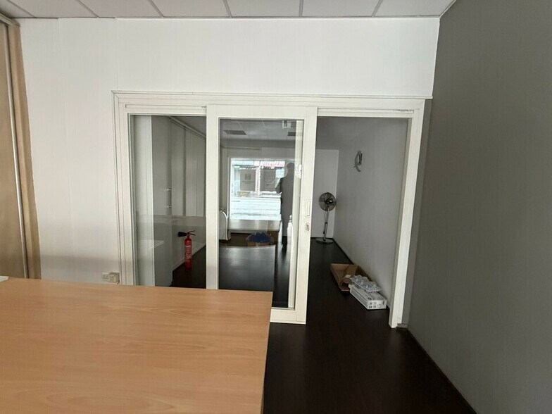 Retail in Lyon to rent - Building Photo - Image 3 of 10