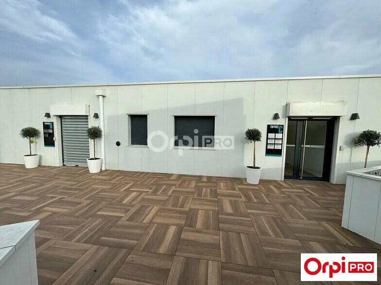Office in Valence to rent - Building Photo - Image 1 of 5