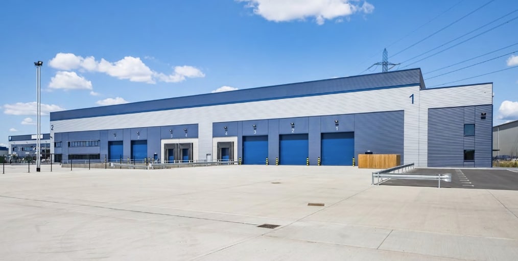 Ferry Ln, Rainham to rent Building Photo- Image 1 of 6