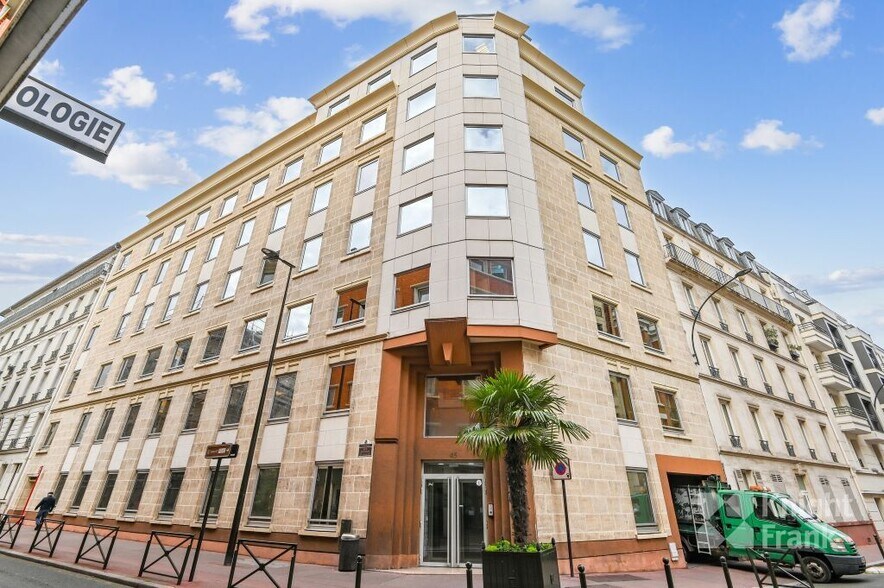 Office in Levallois-Perret to rent - Building Photo - Image 1 of 9