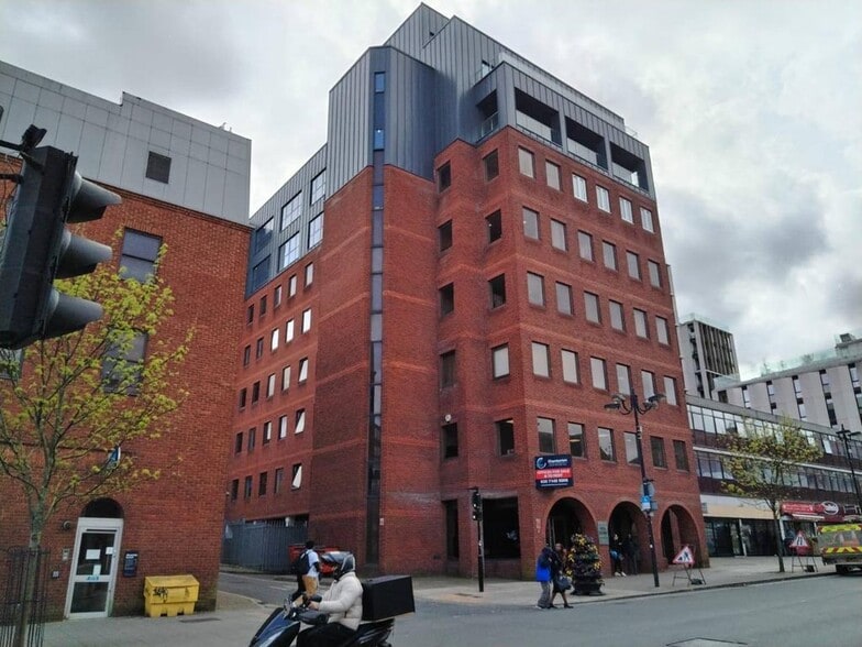 15 College Rd, Harrow to rent - Building Photo - Image 1 of 1