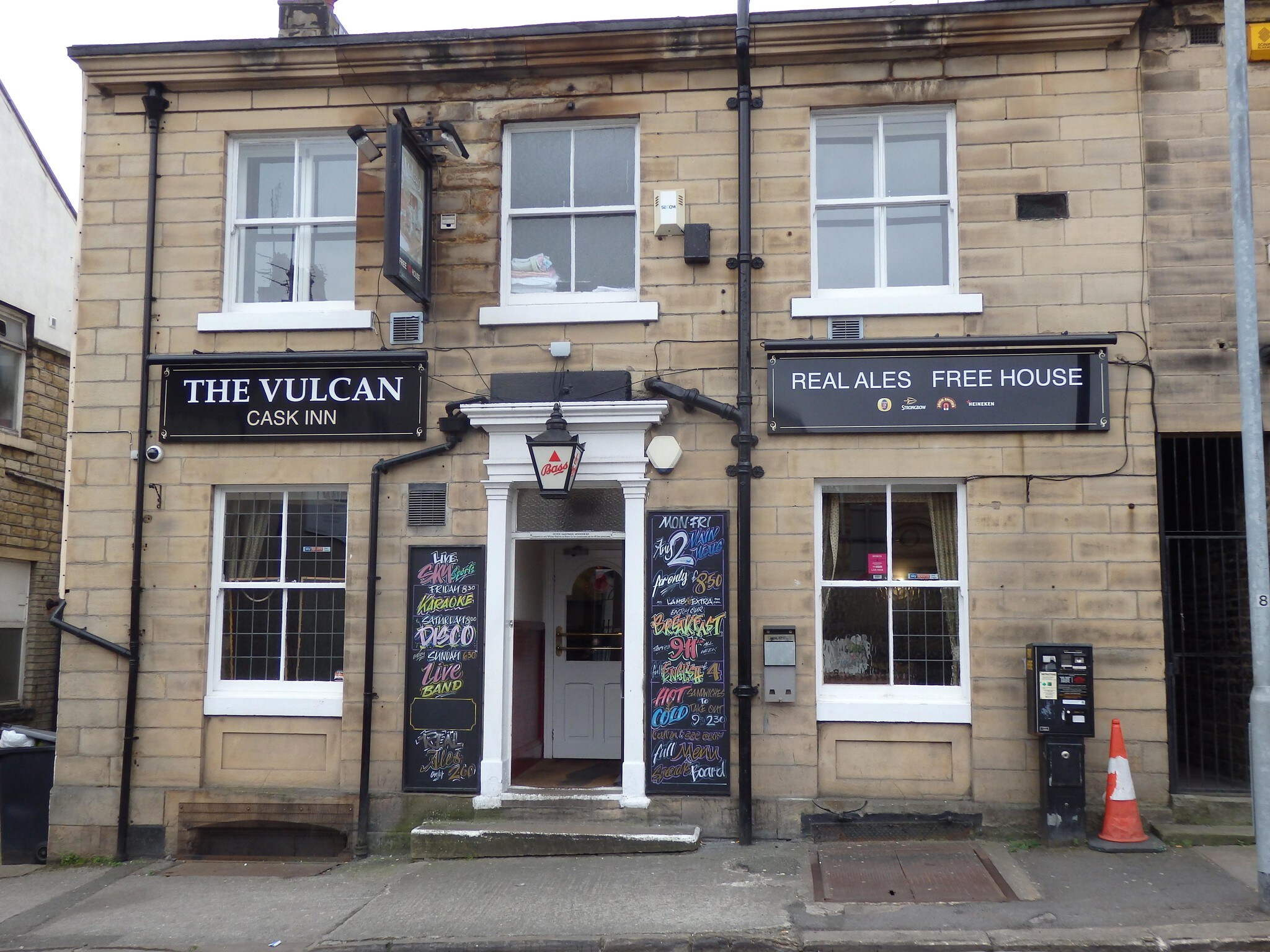 32 St. Peters St, Huddersfield for sale Primary Photo- Image 1 of 1