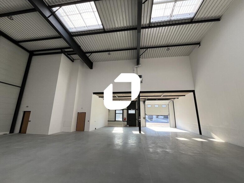 Light Industrial in Saint-Priest to rent - Building Photo - Image 2 of 48