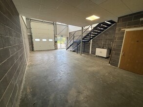 Richard Jones Rd, Minster Lovell to rent Interior Photo- Image 1 of 4