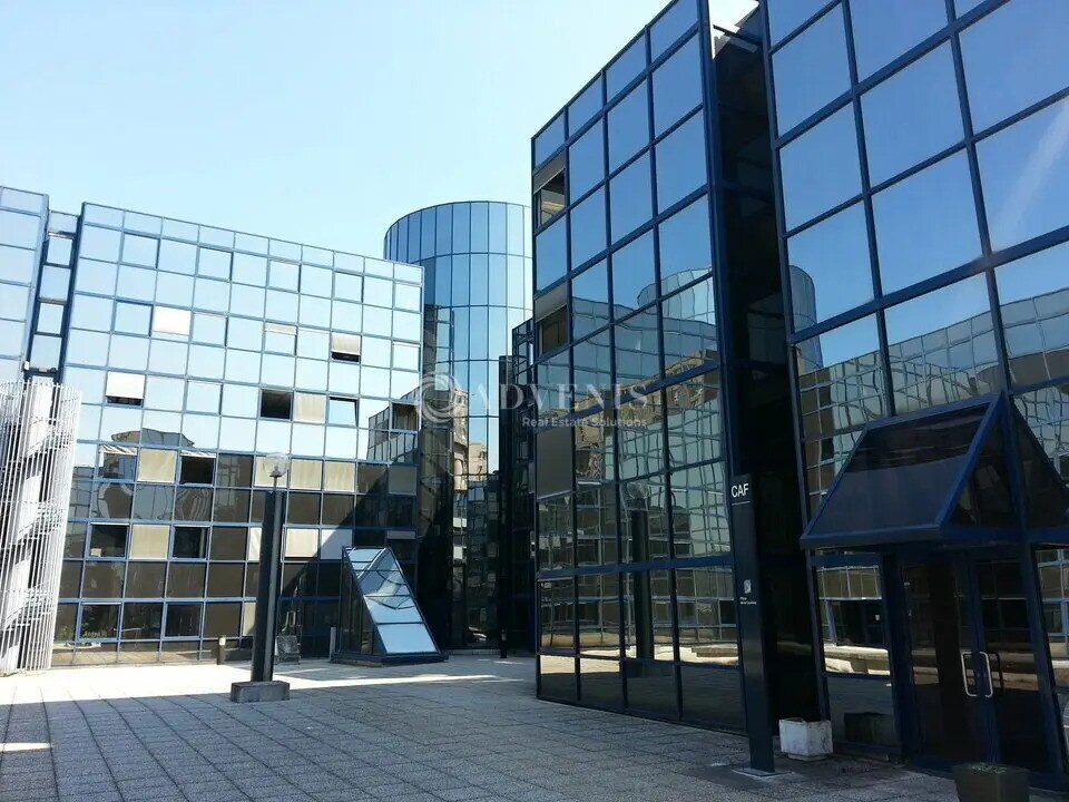 Office in Noisy-le-Grand to rent Building Photo- Image 1 of 7