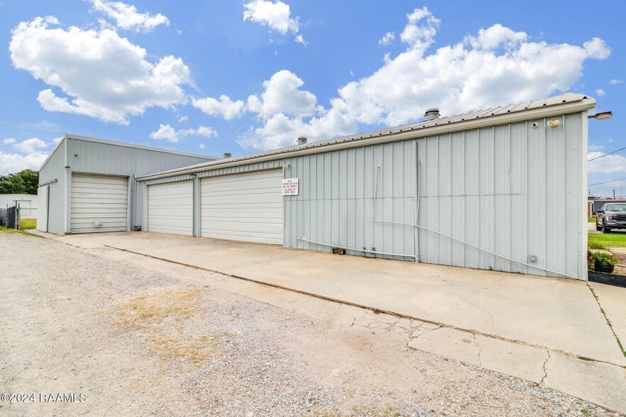 3720 Pinhook Rd, Broussard, LA for rent - Building Photo - Image 3 of 13