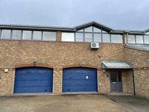 Newark Clos, Royston to rent Building Photo- Image 2 of 4