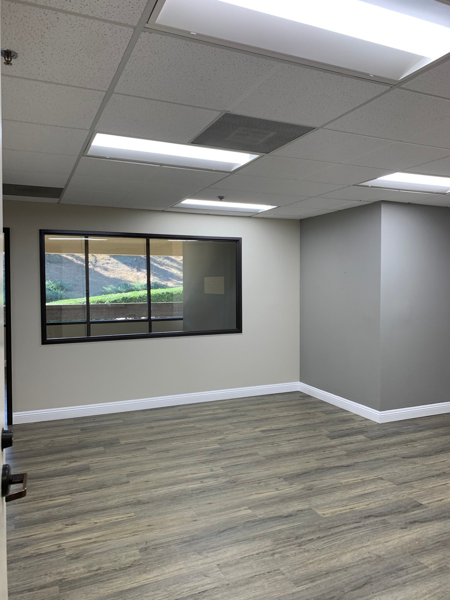 16885 W Bernardo Dr, San Diego, CA to rent Interior Photo- Image 1 of 9