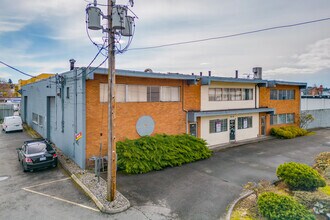 384 Lynn Ave, North Vancouver District, BC for rent Primary Photo- Image 1 of 5