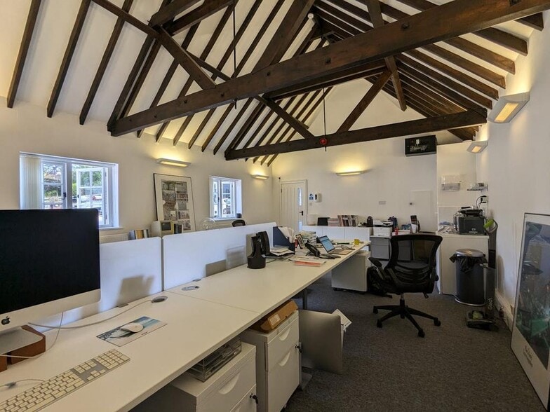 Seale, Seale to rent - Interior Photo - Image 3 of 6