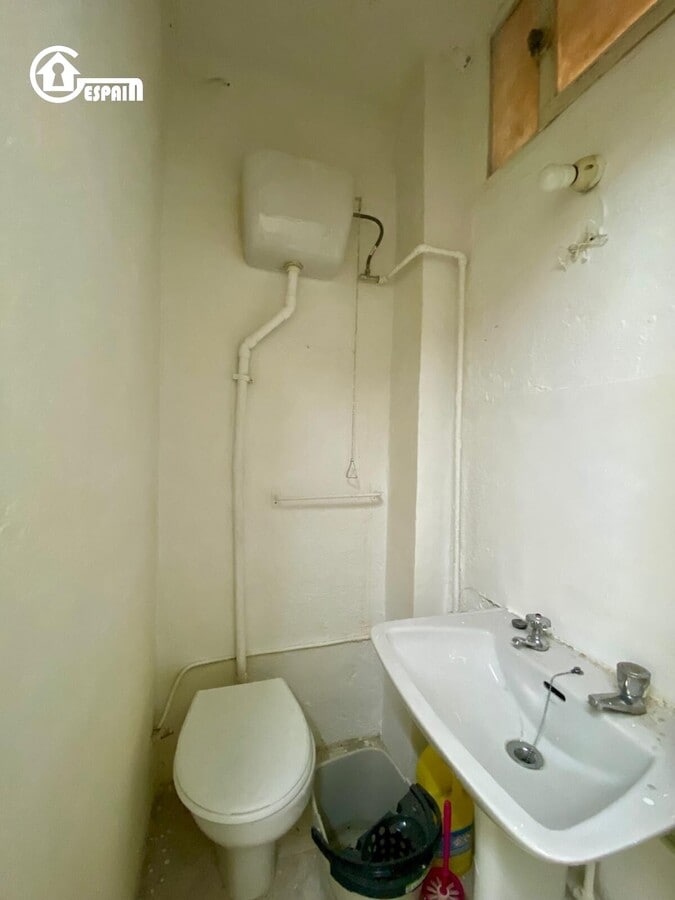Madrid, MAD 28024 - Unit 01 -  - Interior Photo - Image 2 of 2