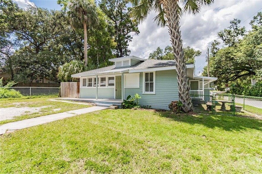 7810 N Van Dyke Plz, Tampa, FL for sale - Building Photo - Image 1 of 10