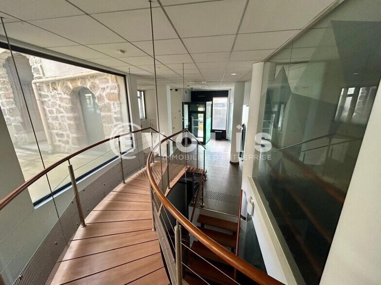 Retail in Palaiseau to rent - Interior Photo - Image 3 of 7