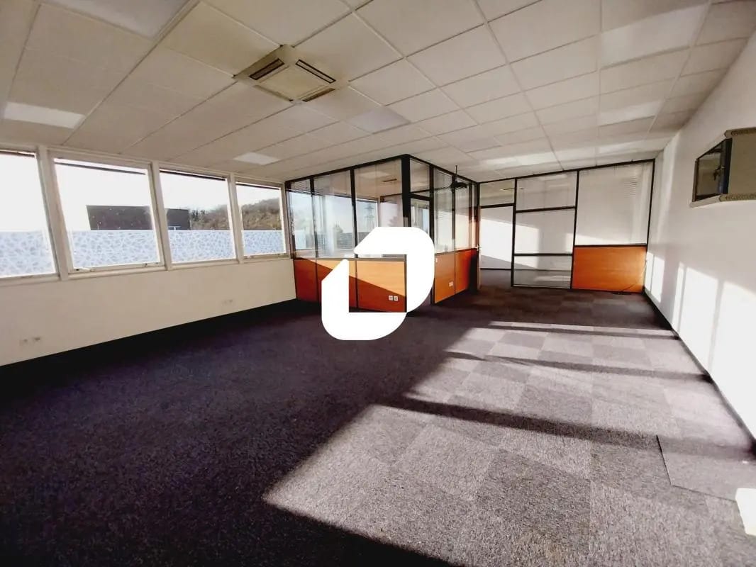 Light Industrial in Neuilly-sur-Marne to rent Building Photo- Image 1 of 17