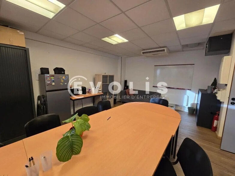 Office in Massy to rent - Interior Photo - Image 3 of 9