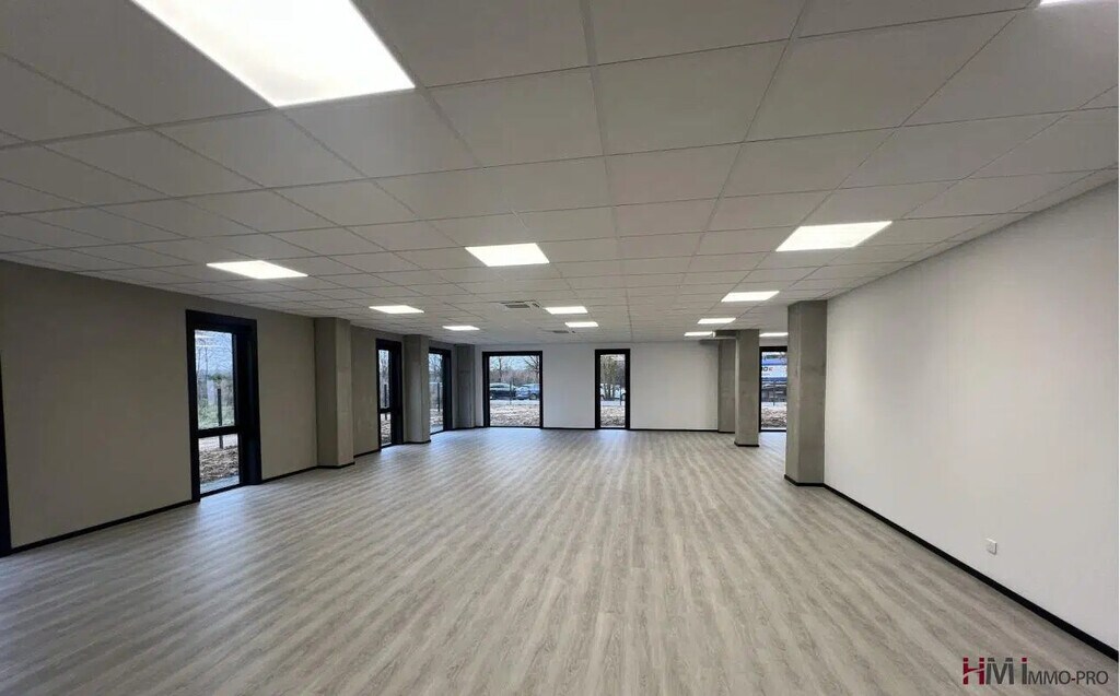 Location Bureaux 460 m² - Photo 1