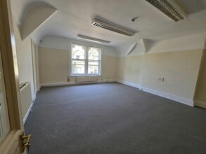 7 Victoria Ave, Harrogate to rent Interior Photo- Image 2 of 7