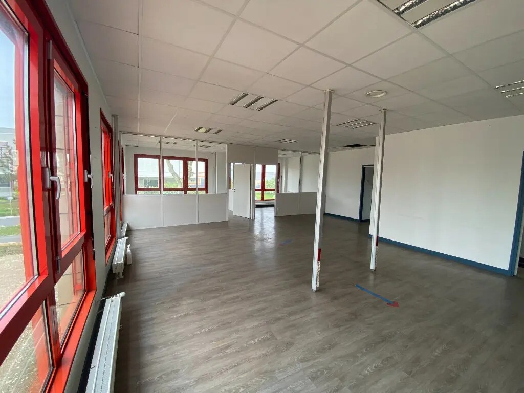 Location Bureaux 316 m² - Photo 1