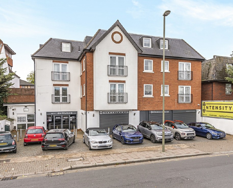 415 Burnt Oak Broadway, Edgware for sale Primary Photo- Image 1 of 1