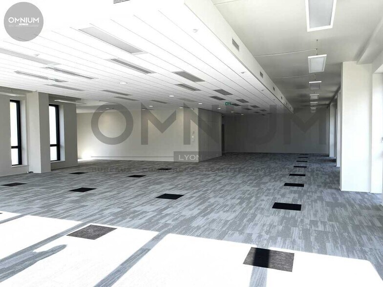 Office in Vénissieux to rent - Building Photo - Image 3 of 15