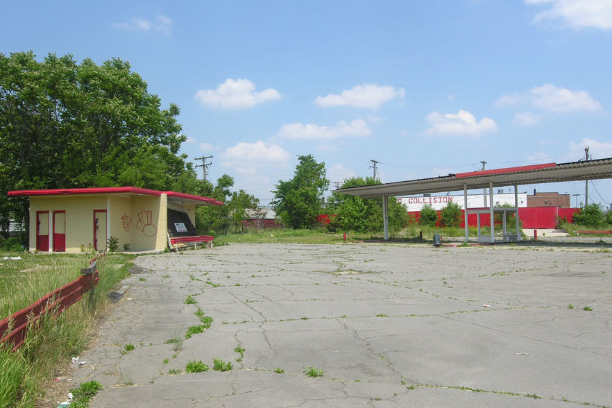 6400 W Warren Ave, Detroit, MI for sale - Building Photo - Image 1 of 1