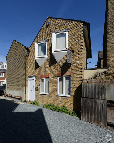 78A Nightingale Ln, London for rent - Primary Photo - Image 1 of 2