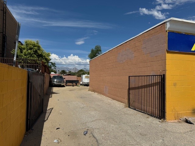 2167 N Decatur Blvd, Las Vegas, NV for sale - Building Photo - Image 3 of 18