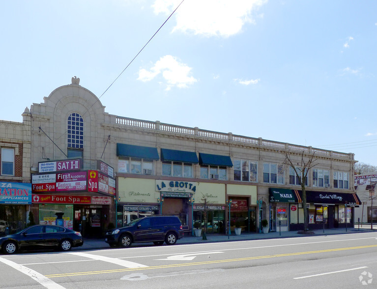 254-18 Northern Blvd, Little Neck, NY for rent - Building Photo - Image 2 of 4