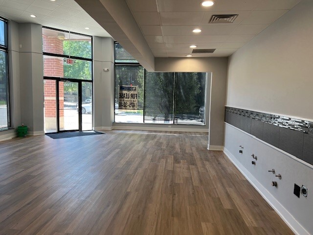 1700 W Diversey Pky, Chicago, IL to rent Interior Photo- Image 1 of 6