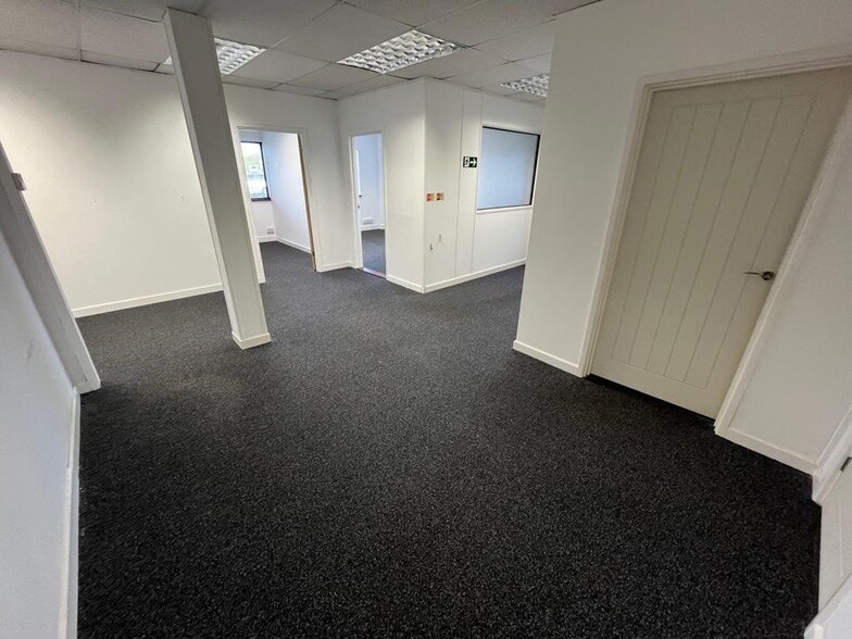 Stephenson Rd W, Clacton On Sea to rent - Building Photo - Image 2 of 10