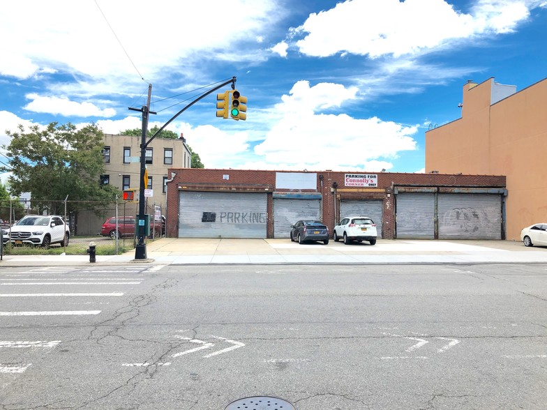 71-20 Grand Ave, Maspeth, NY for rent - Building Photo - Image 2 of 10