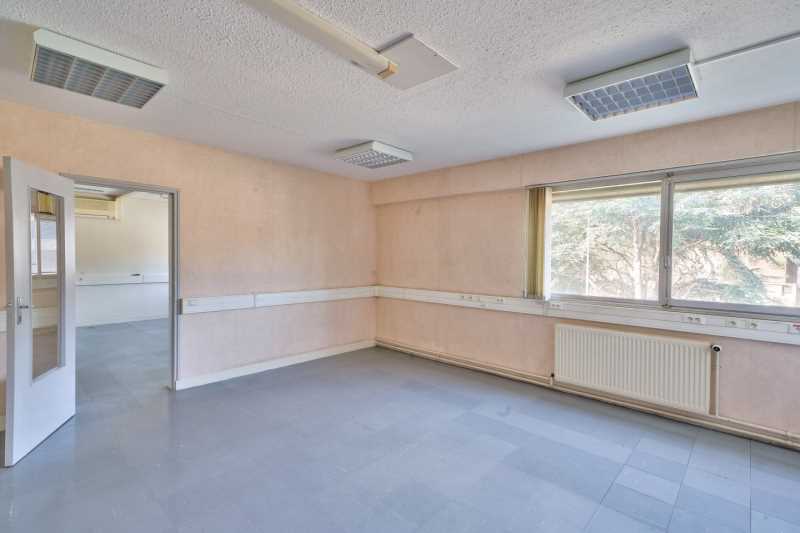 Office in Neuilly-sur-Marne to rent - Interior Photo - Image 3 of 6