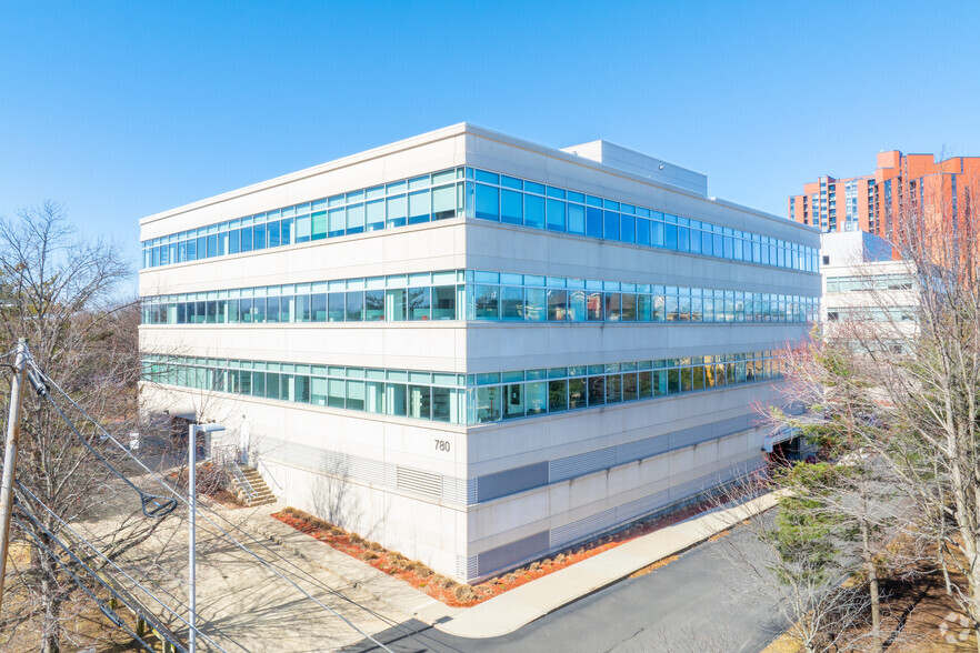 780 Memorial Dr, Cambridge, MA for rent - Building Photo - Image 1 of 4