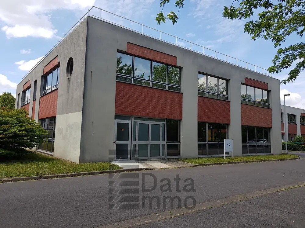 Office in Émerainville to rent Building Photo- Image 1 of 12