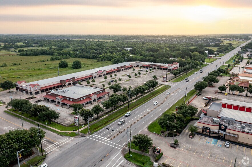 8201-8209 Broadway St, Pearland, TX for rent - Building Photo - Image 2 of 11